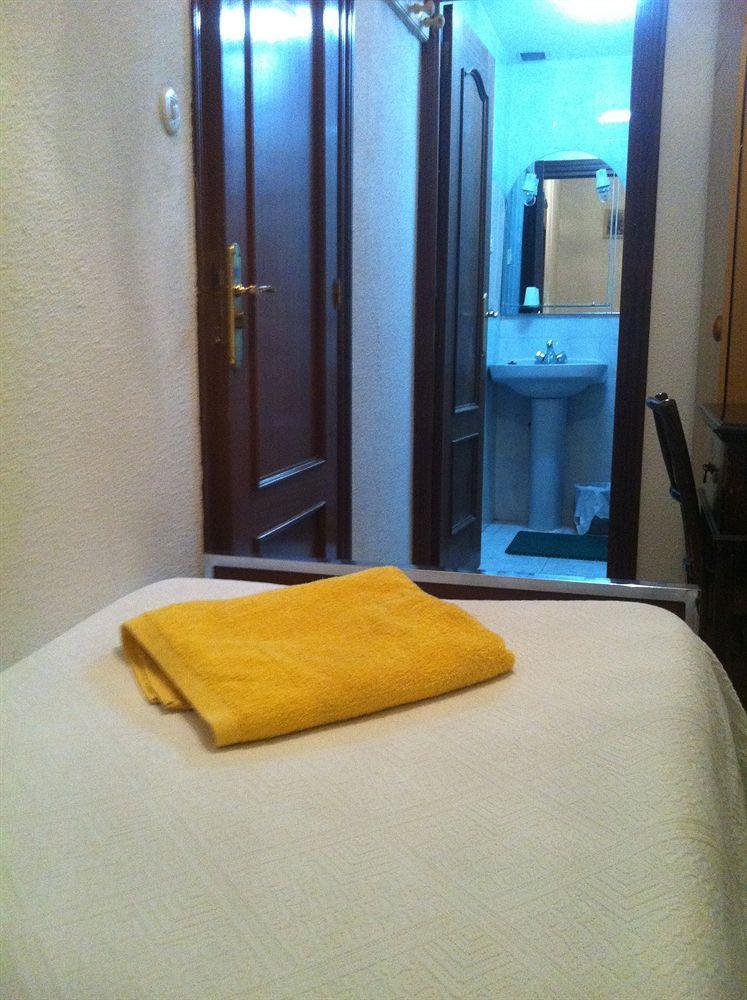 Hostal Murcia Мадрид Екстериор снимка