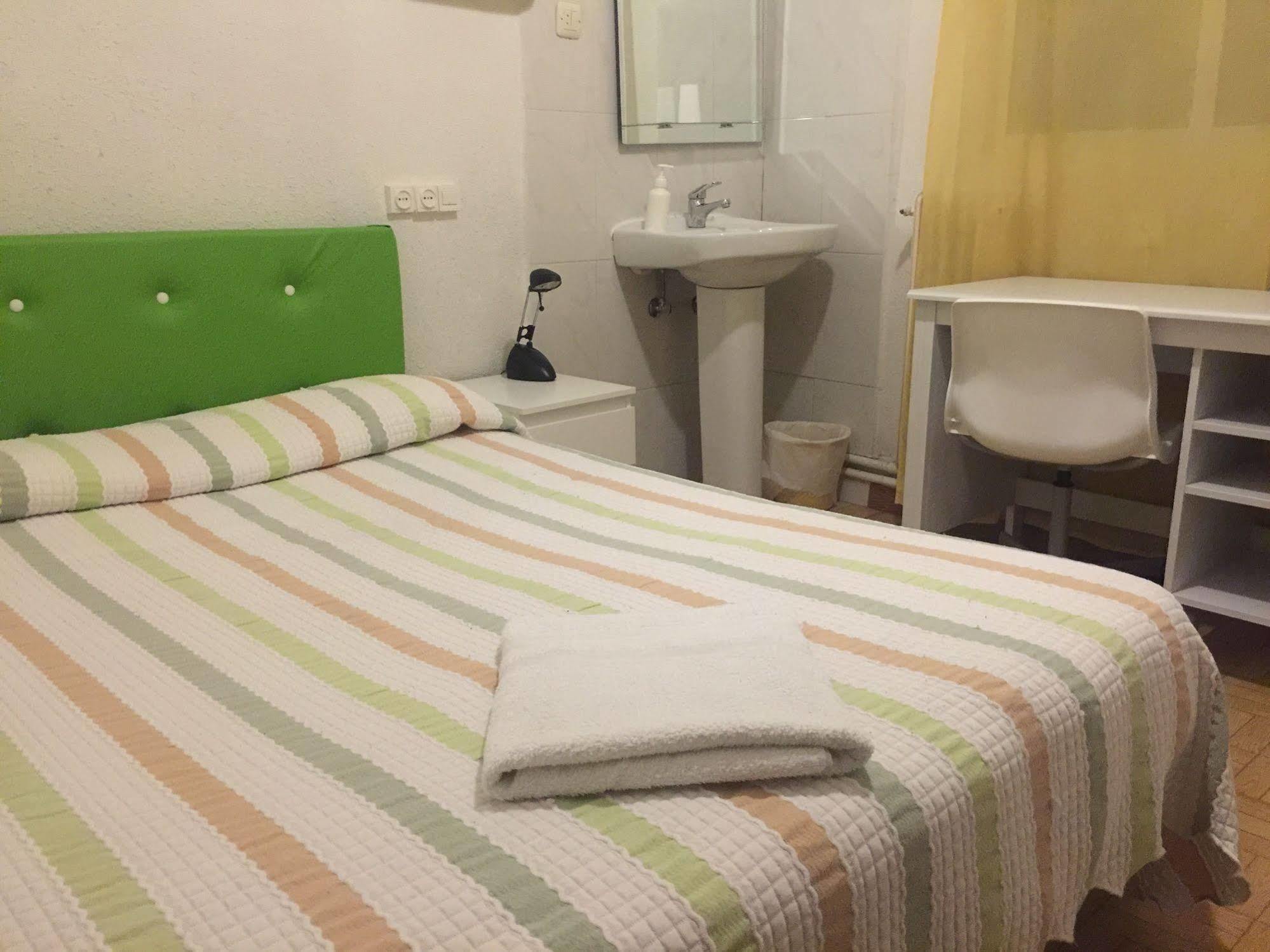 Hostal Murcia Мадрид Екстериор снимка