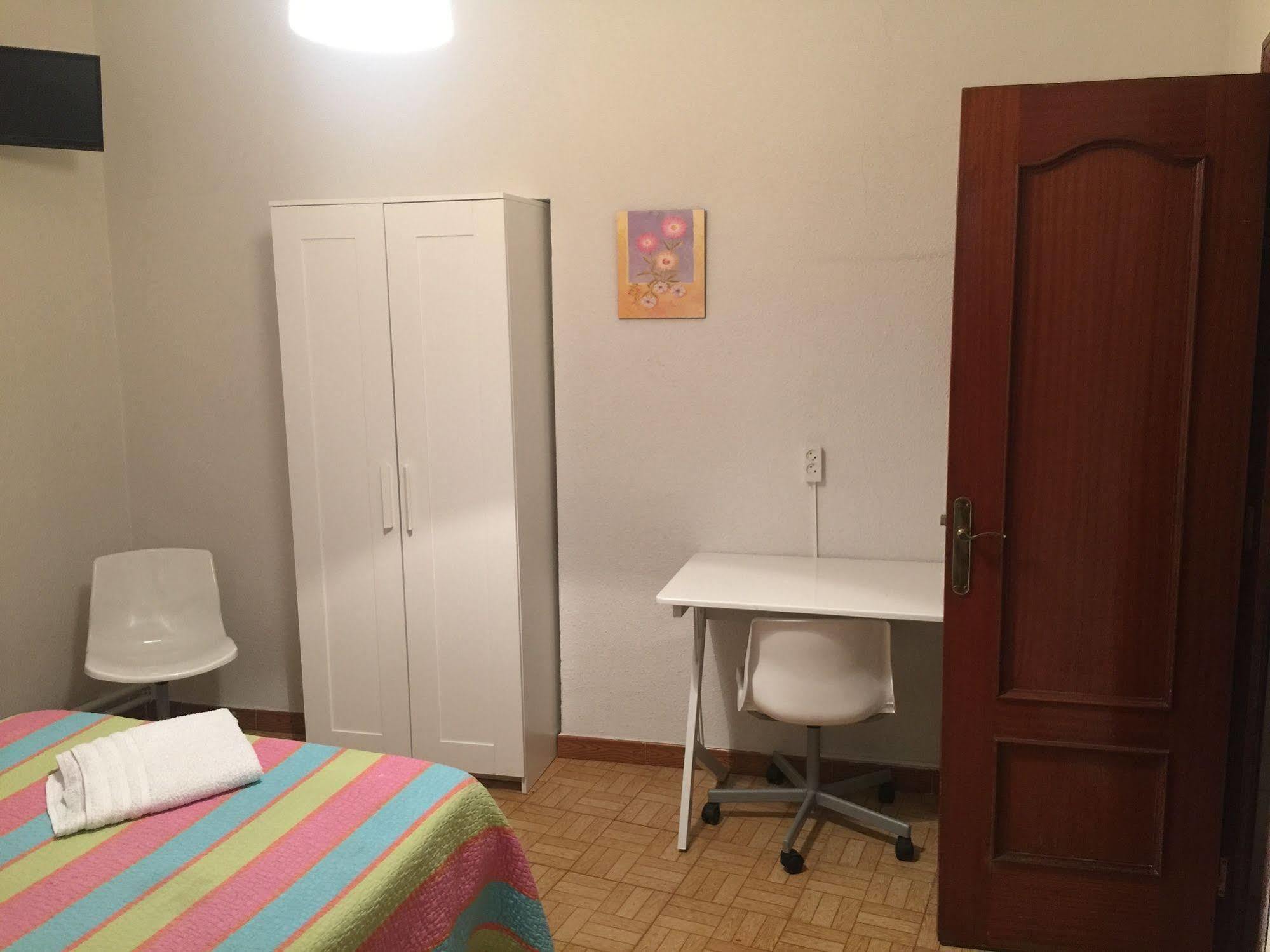 Hostal Murcia Мадрид Екстериор снимка