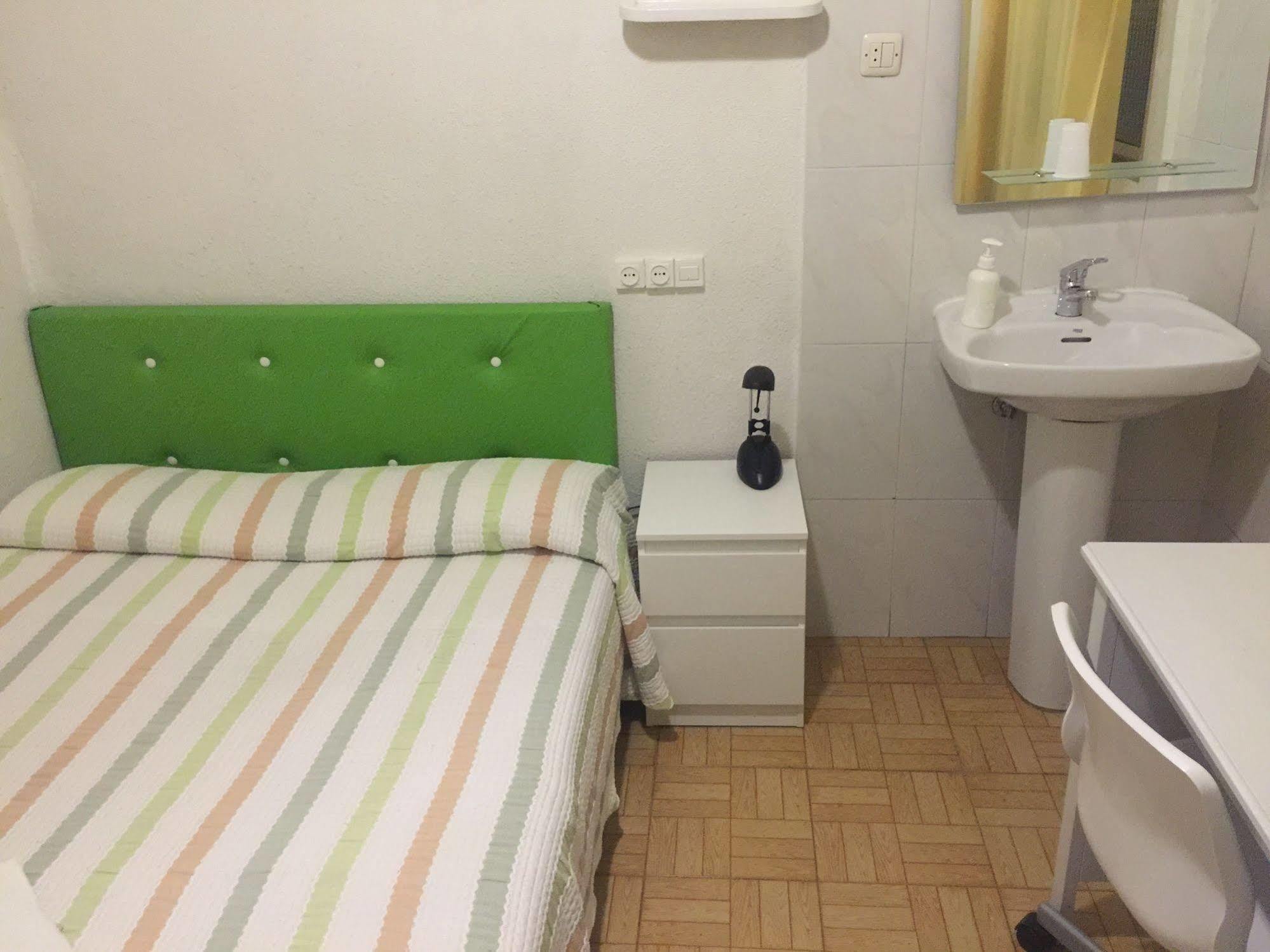 Hostal Murcia Мадрид Екстериор снимка