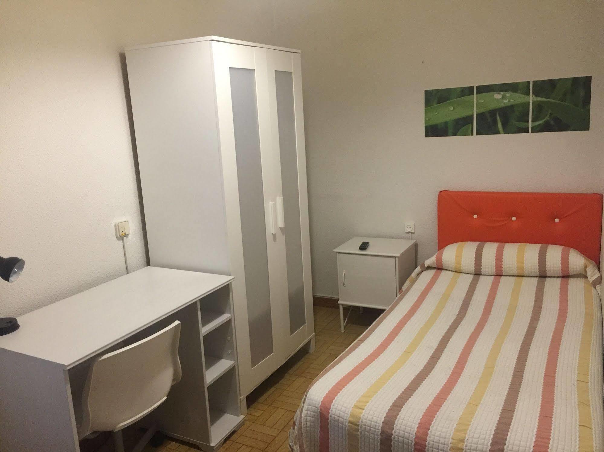 Hostal Murcia Мадрид Екстериор снимка