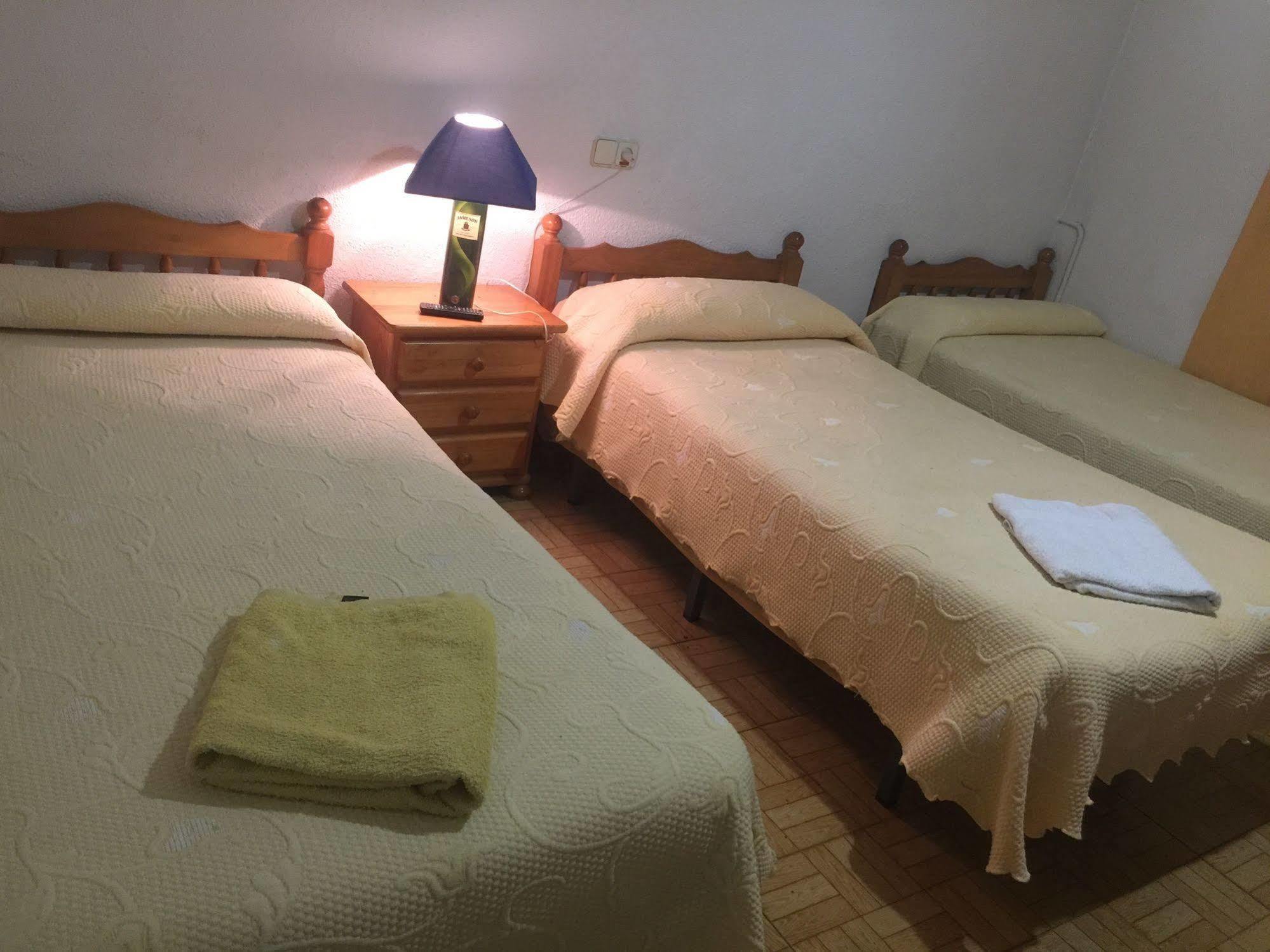 Hostal Murcia Мадрид Екстериор снимка